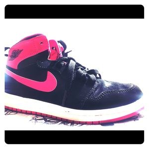 Girls Nike “Jordan 1 Retro High” Basketball Shoe